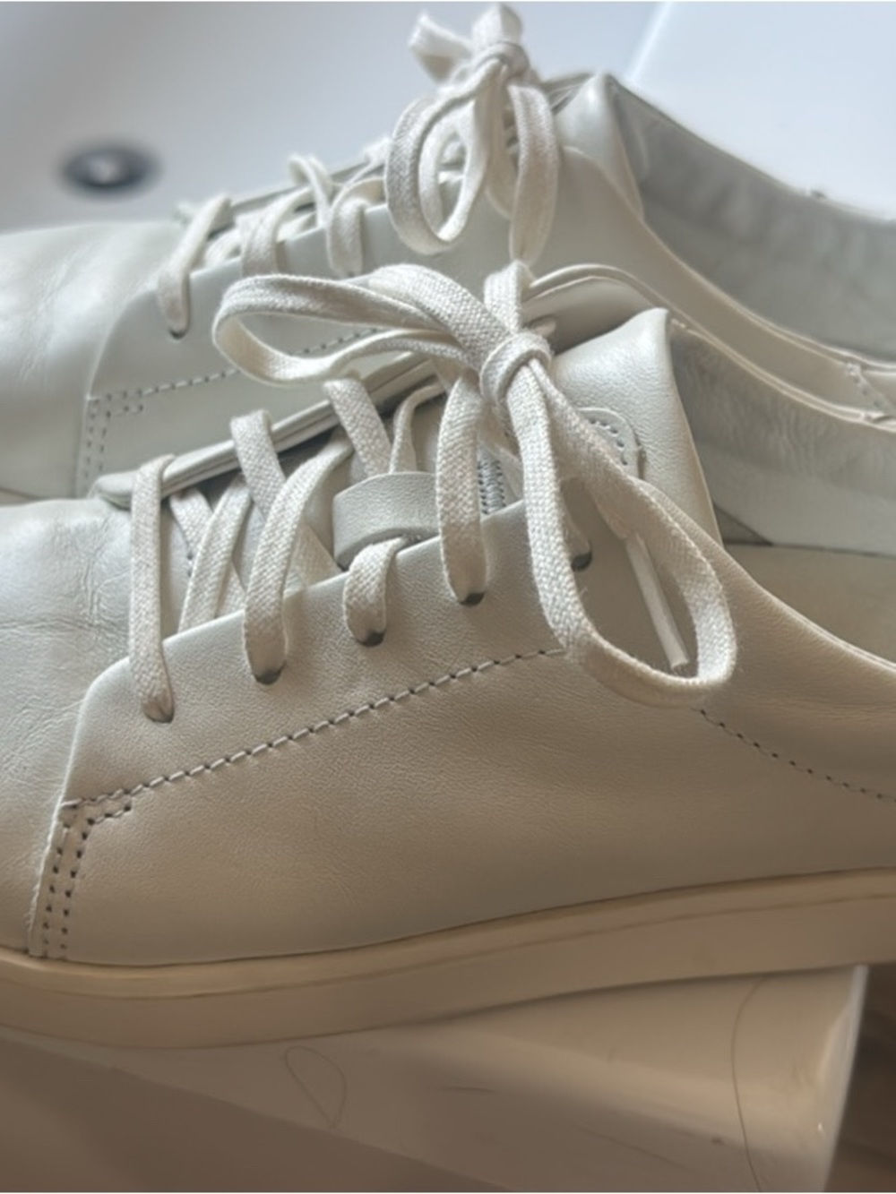 Olukai White Leather casual Sneakers tennis shoes 8.5 women’s